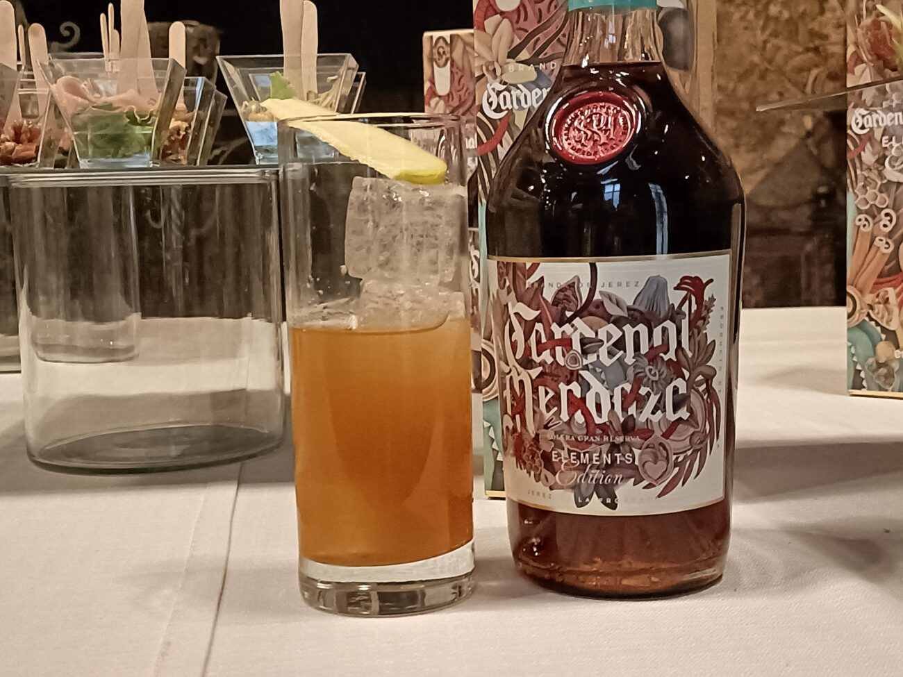 Manzana Cardenal Mendoza Drink Cocktail