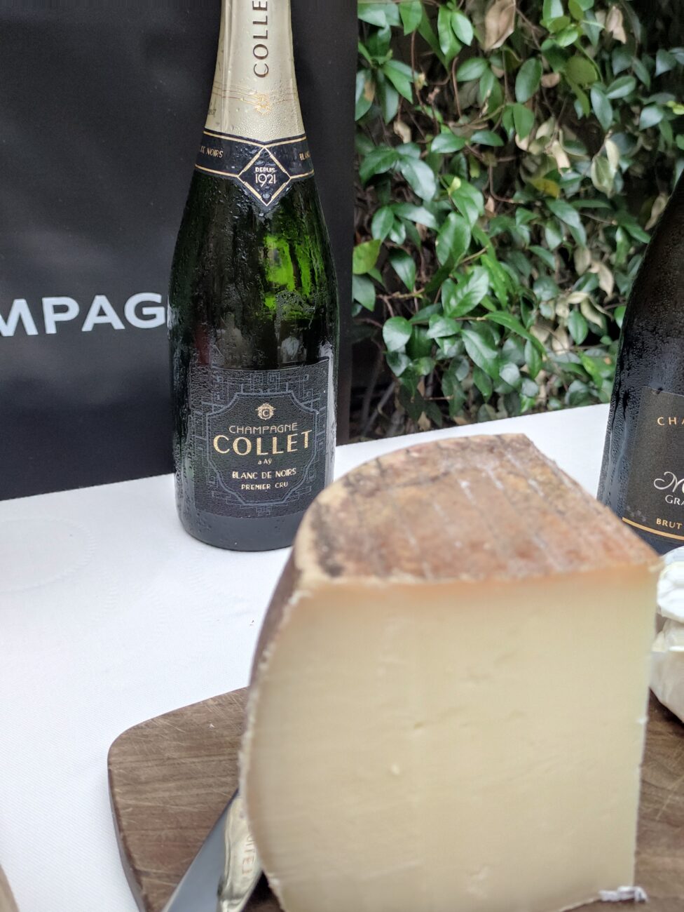 Champagne Blanc de Noirs brut e Pecorino Fiore Sardo