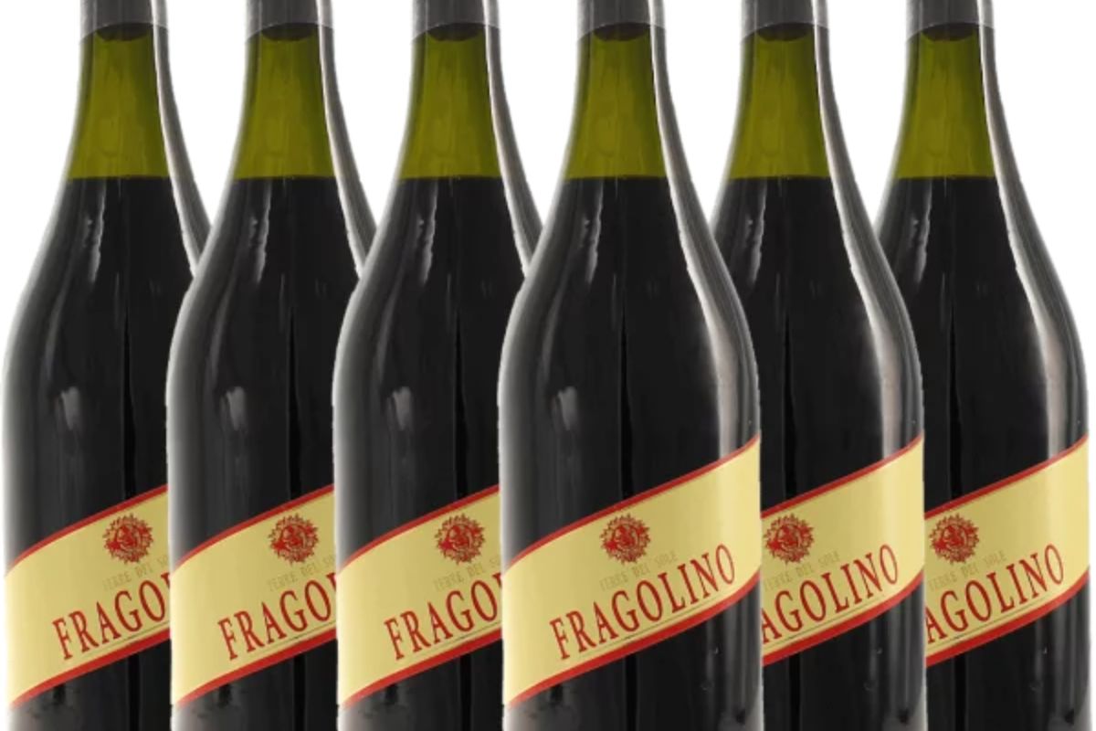 Il vino Fragolino è legale Cosa ci vendono i supermercati. Sveliamo come viene prodotta la nota bevanda, in commercio anche in Gdo