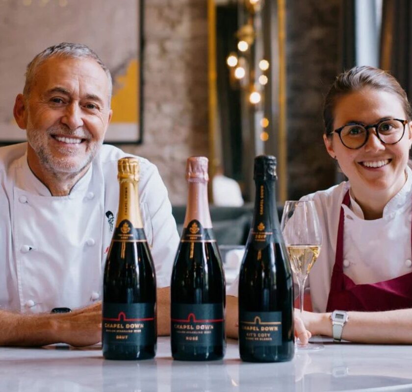 Champagne No, English sparkling chapel down alla cieca. Il test di un ristorante stellato test Caractère ristorante stellato Londra chef Emily Roux e Michel Roux che parla anche un po' italiano