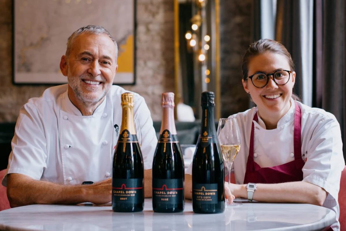 Champagne No, English sparkling chapel down alla cieca. Il test di un ristorante stellato test Caractère ristorante stellato Londra chef Emily Roux e Michel Roux che parla anche un po' italiano