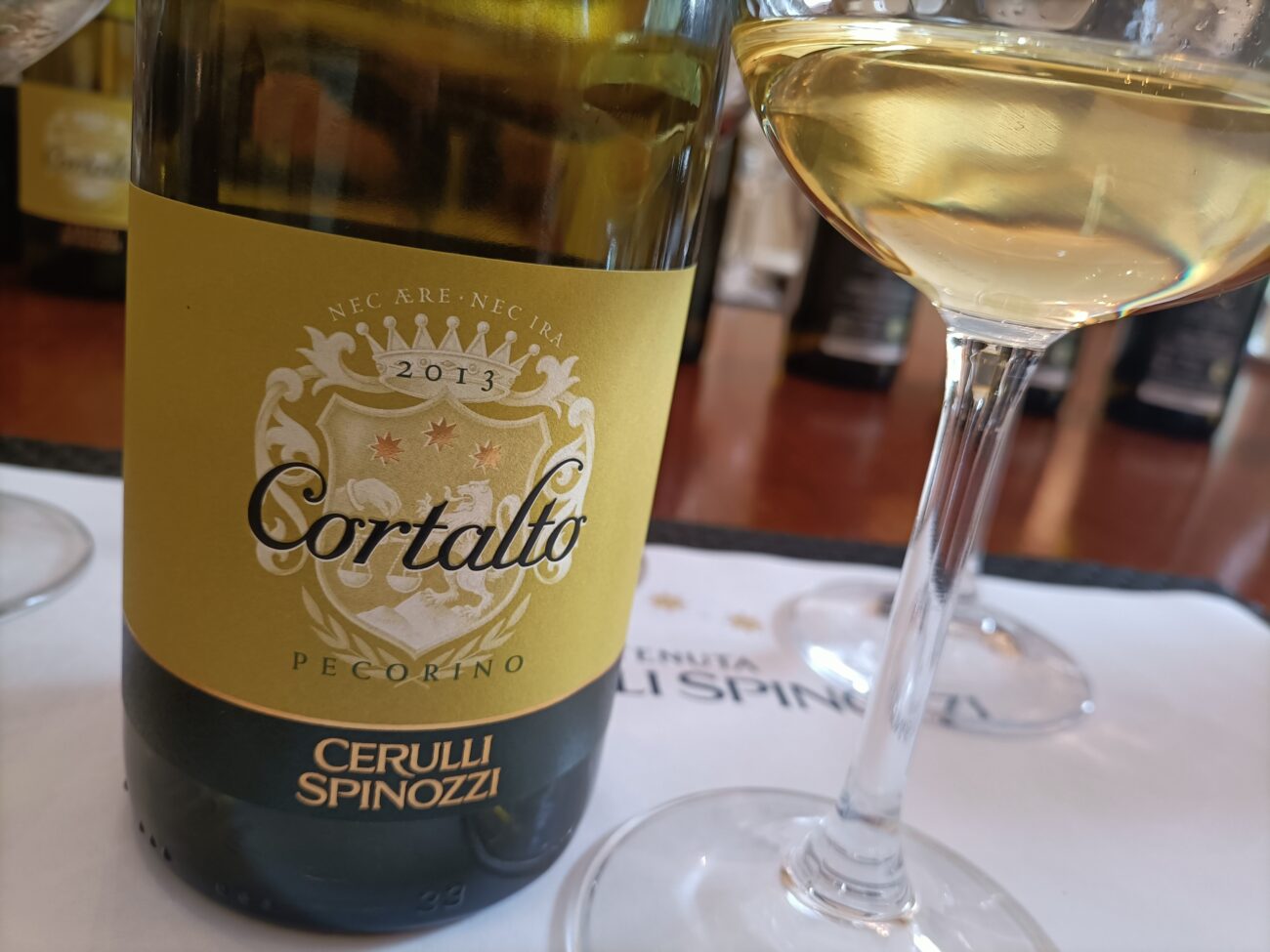 Colline Teramane: i vecchi vini bianchi di Cerulli Spinozzi e Faraone. Vini bianchi Colline Teramane: in Abruzzo la grande capacità di invecchiamento di Pecorino e Passerina (Trebbiano di Teramo)